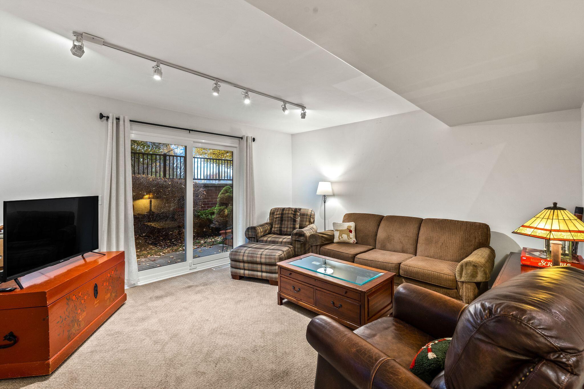 3852 S Lake Dr Unit: 11