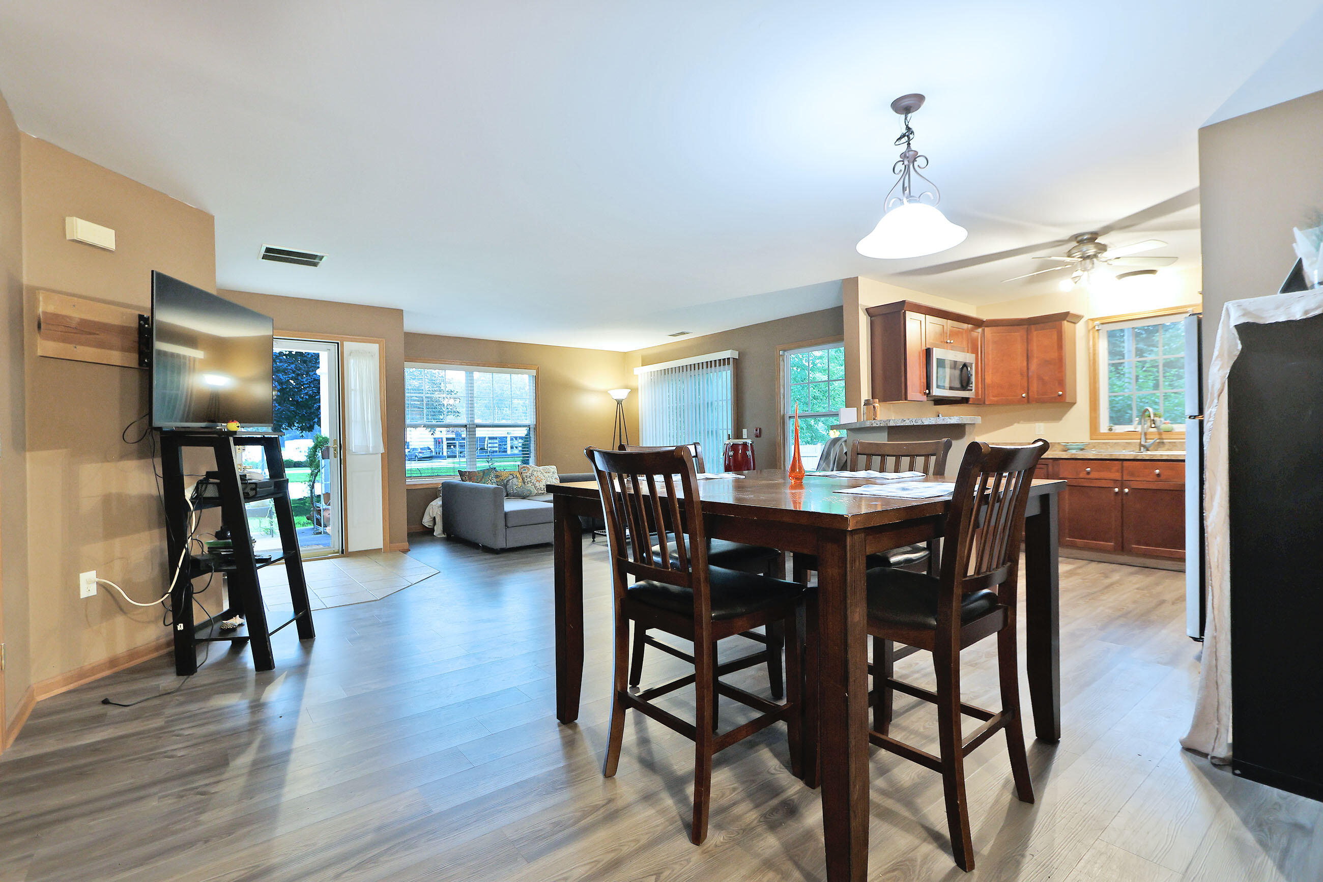 8856 Sheridan Rd, 1