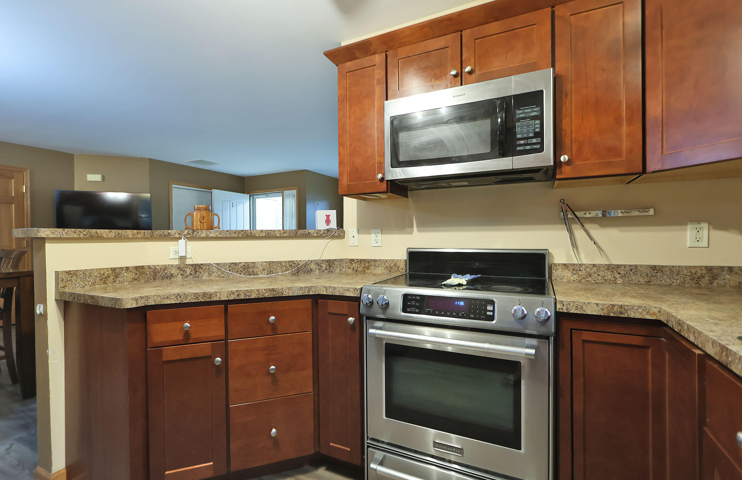 8856 Sheridan Rd, 1