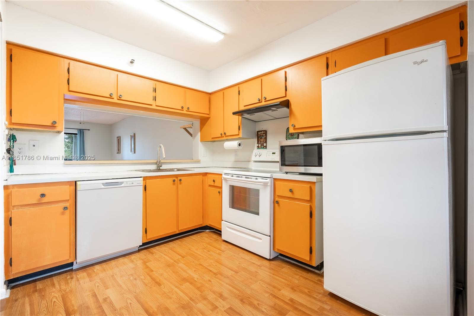 2206 S Cypress Bend Dr # 305