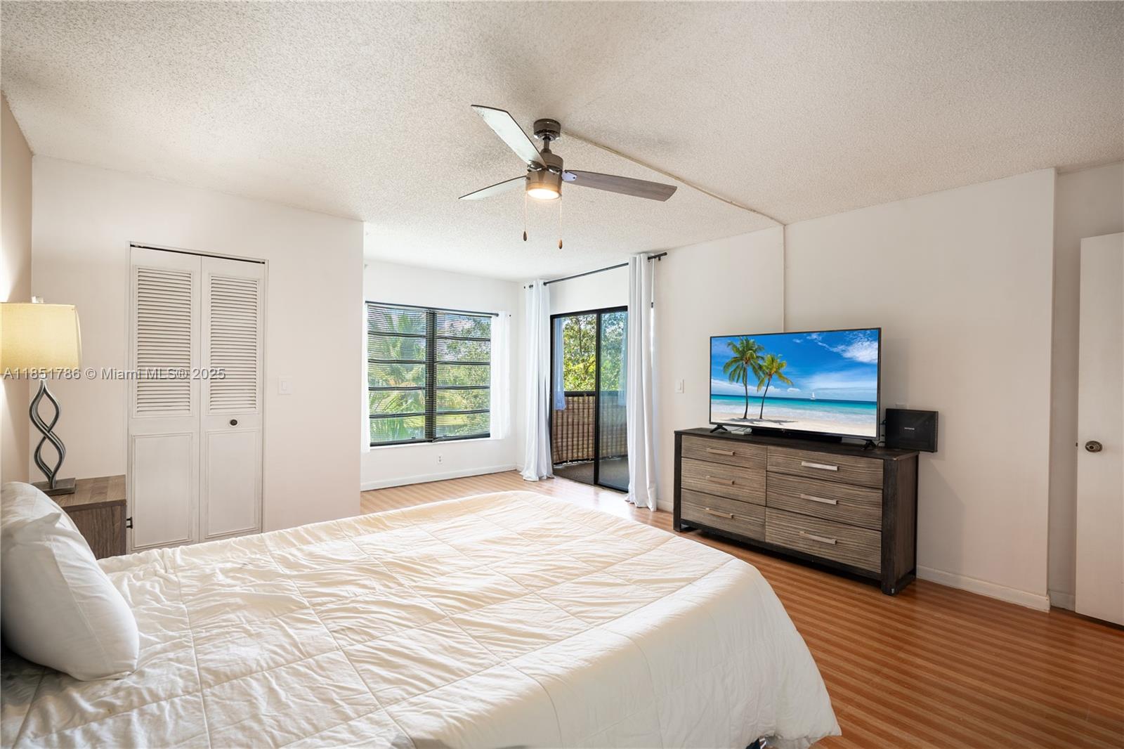 2206 S Cypress Bend Dr # 305