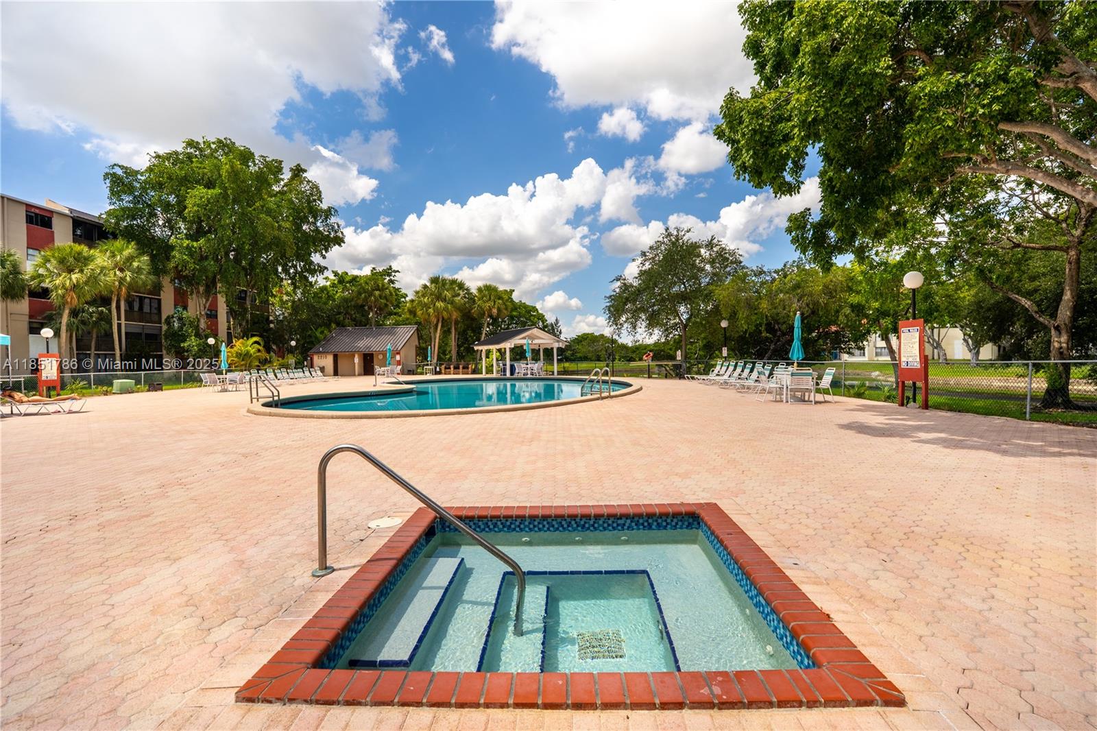 2206 S Cypress Bend Dr # 305