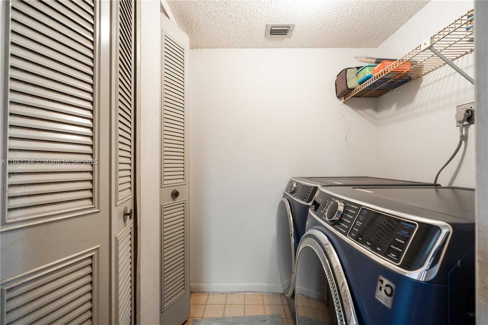 2206 S Cypress Bend Dr # 305