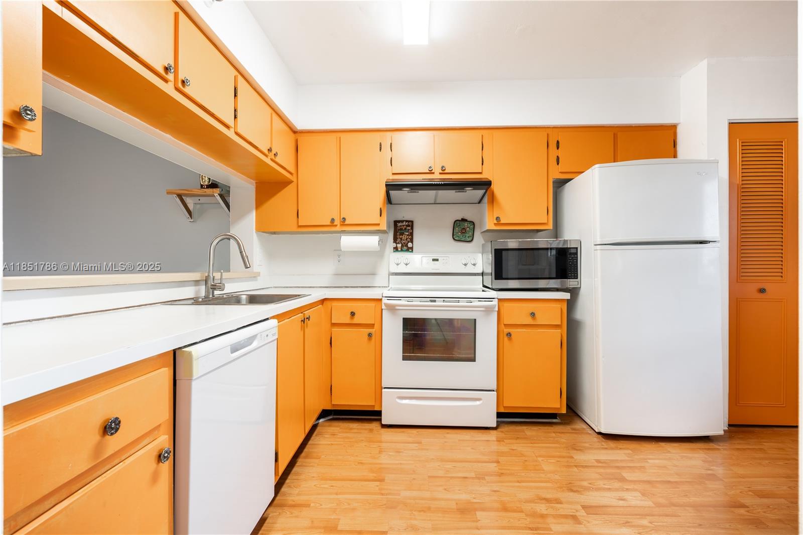 2206 S Cypress Bend Dr # 305