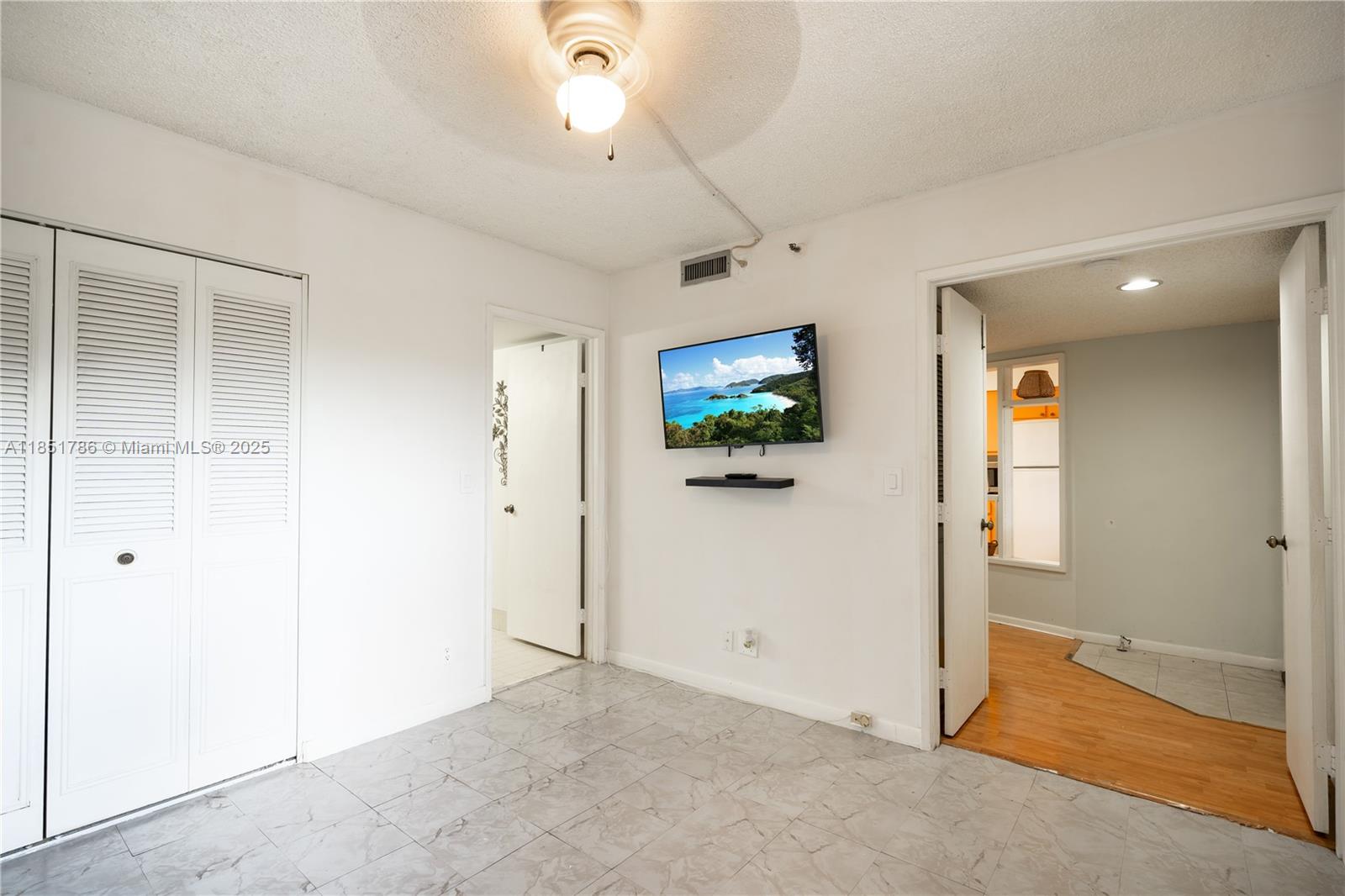 2206 S Cypress Bend Dr # 305