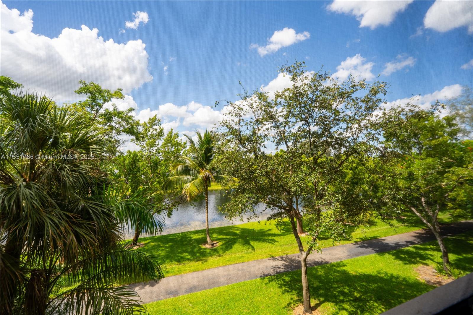 2206 S Cypress Bend Dr # 305