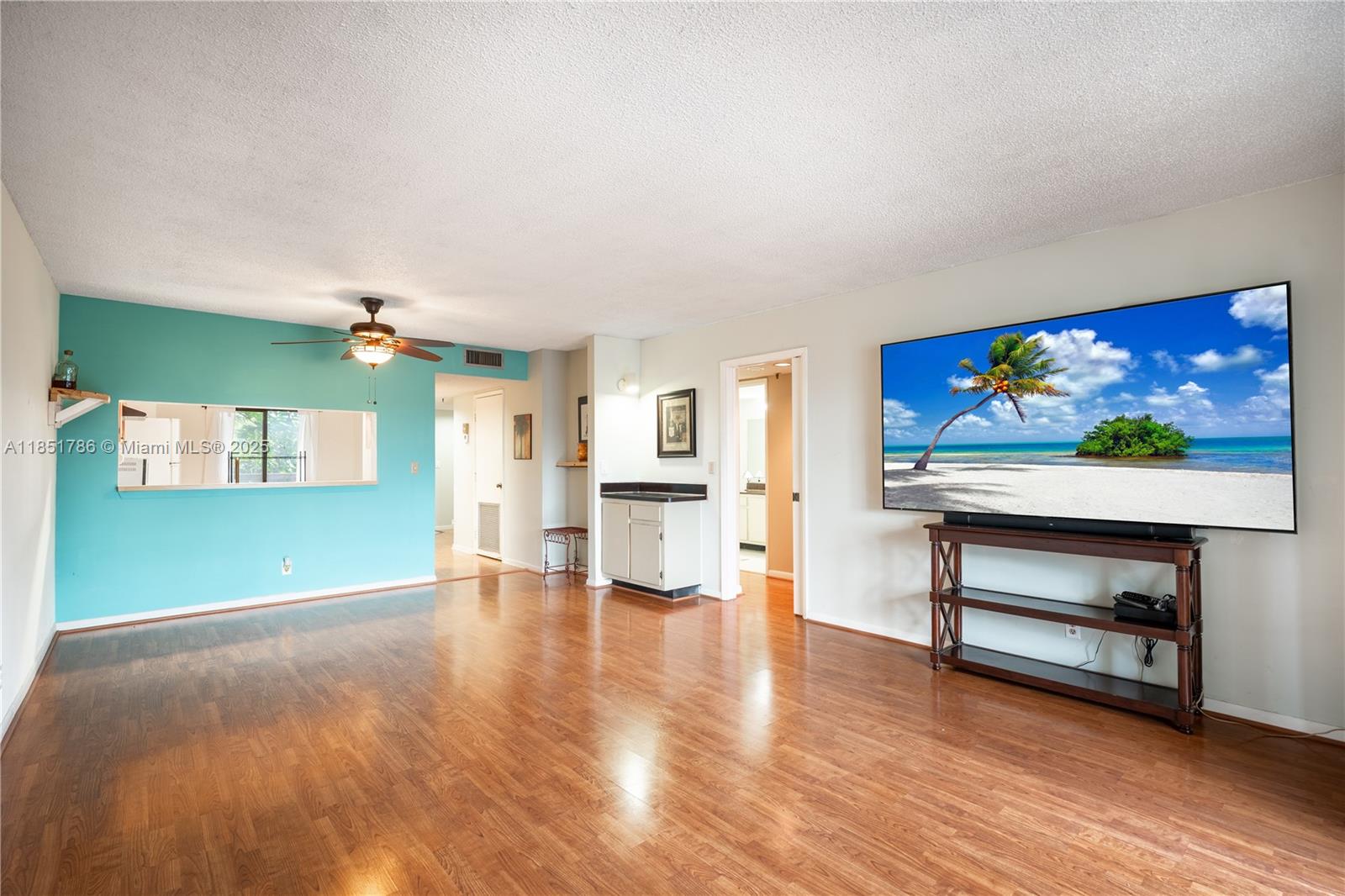 2206 S Cypress Bend Dr # 305