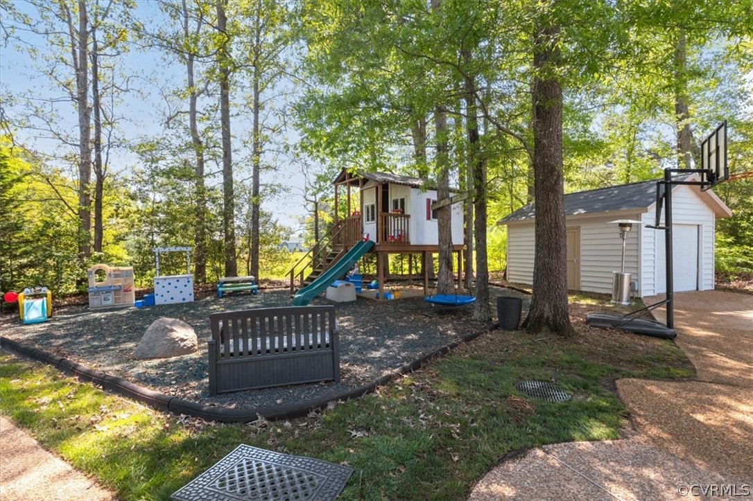 4819 Kipper Dr