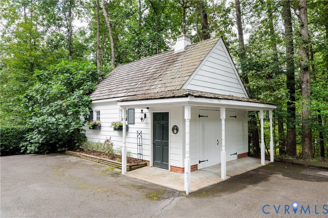 1911 Oakengate Ln