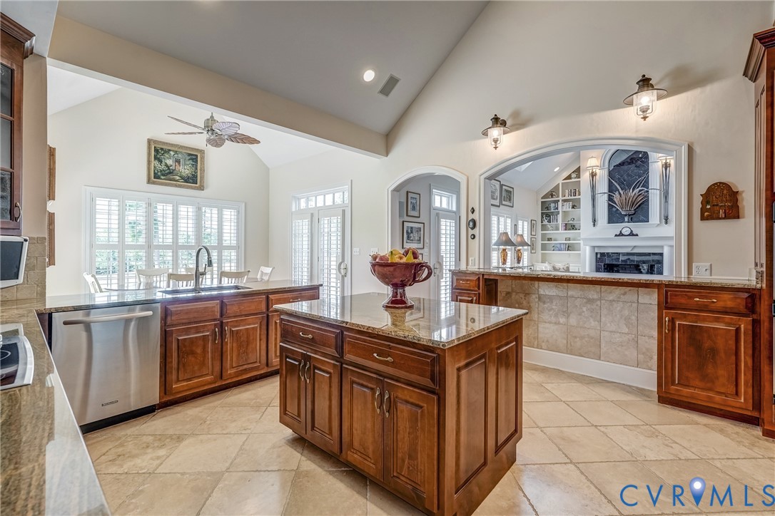 816 Founders Grant Pl