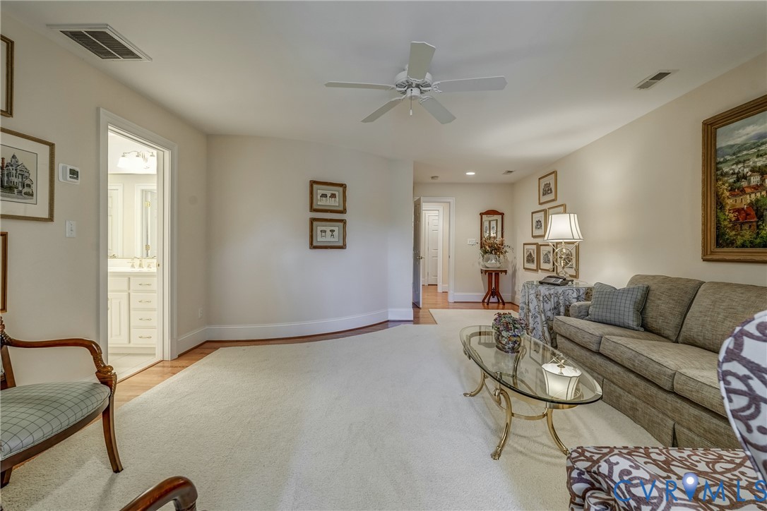 816 Founders Grant Pl