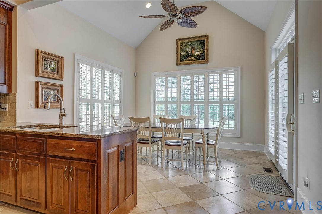 816 Founders Grant Pl