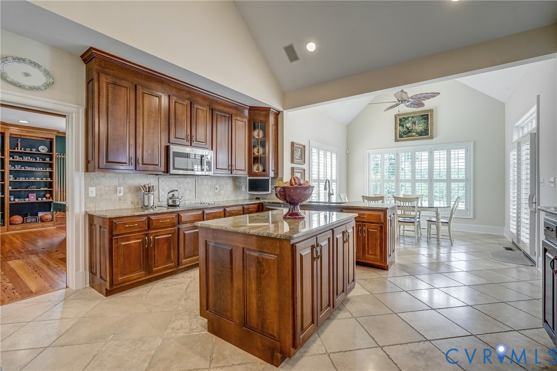 816 Founders Grant Pl