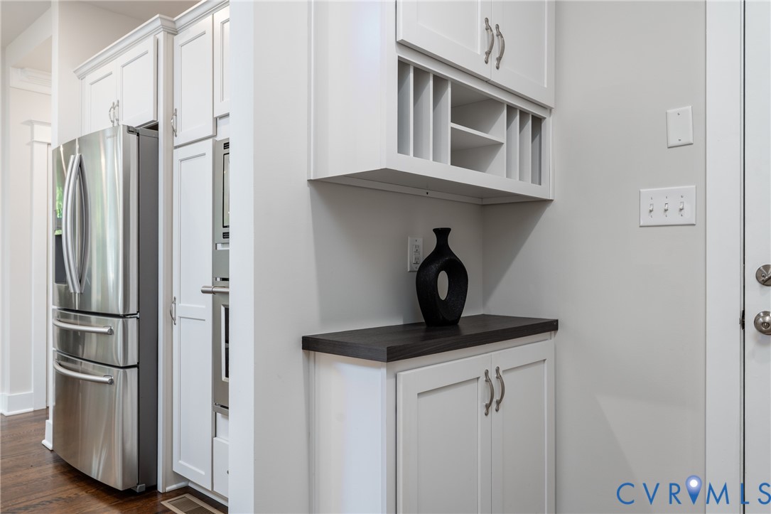 2219 Hannington Mews