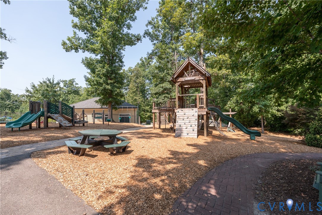2219 Hannington Mews