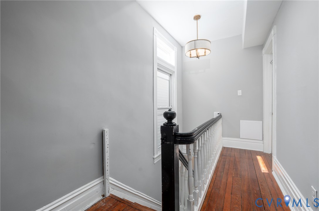 1906 W Main St