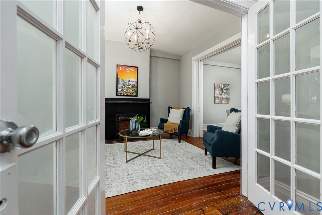 1906 W Main St