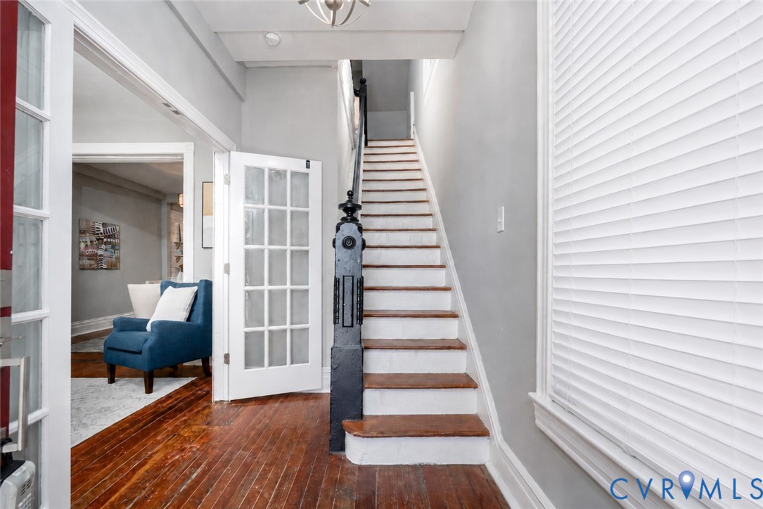 1906 W Main St