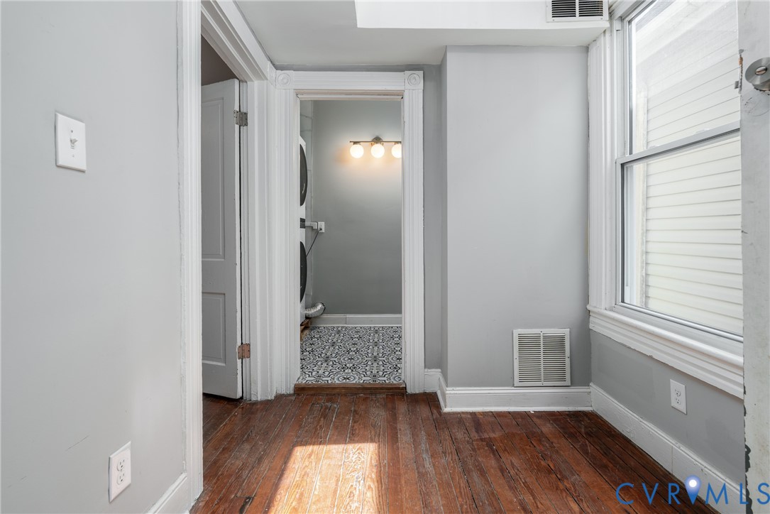 1906 W Main St