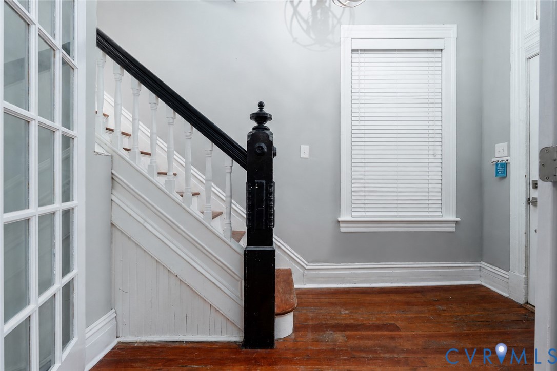 1906 W Main St
