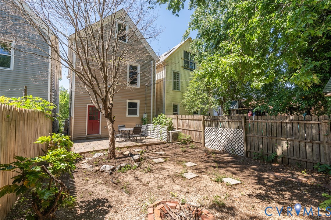 1906 W Main St
