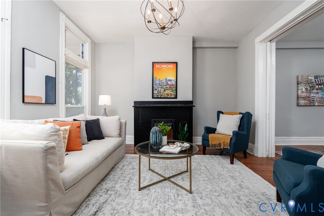 1906 W Main St