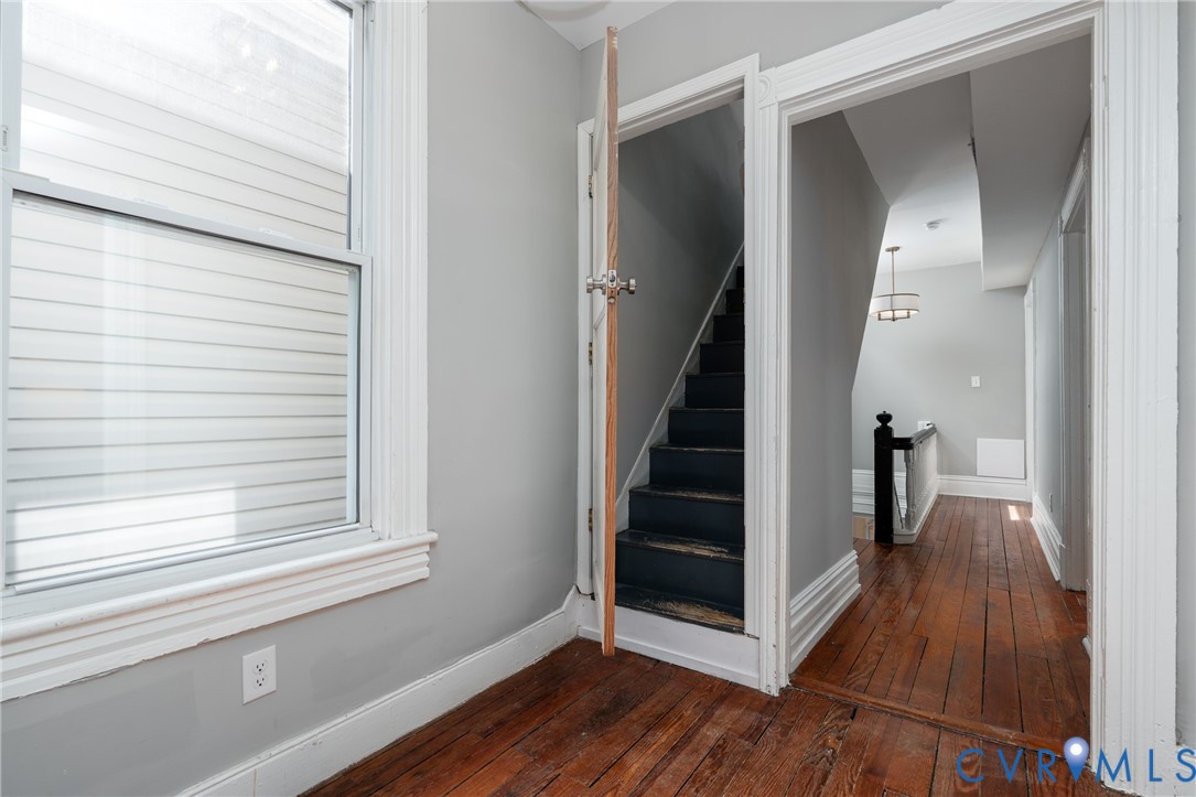 1906 W Main St