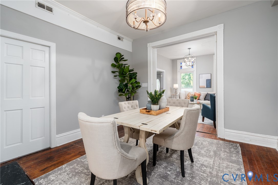 1906 W Main St