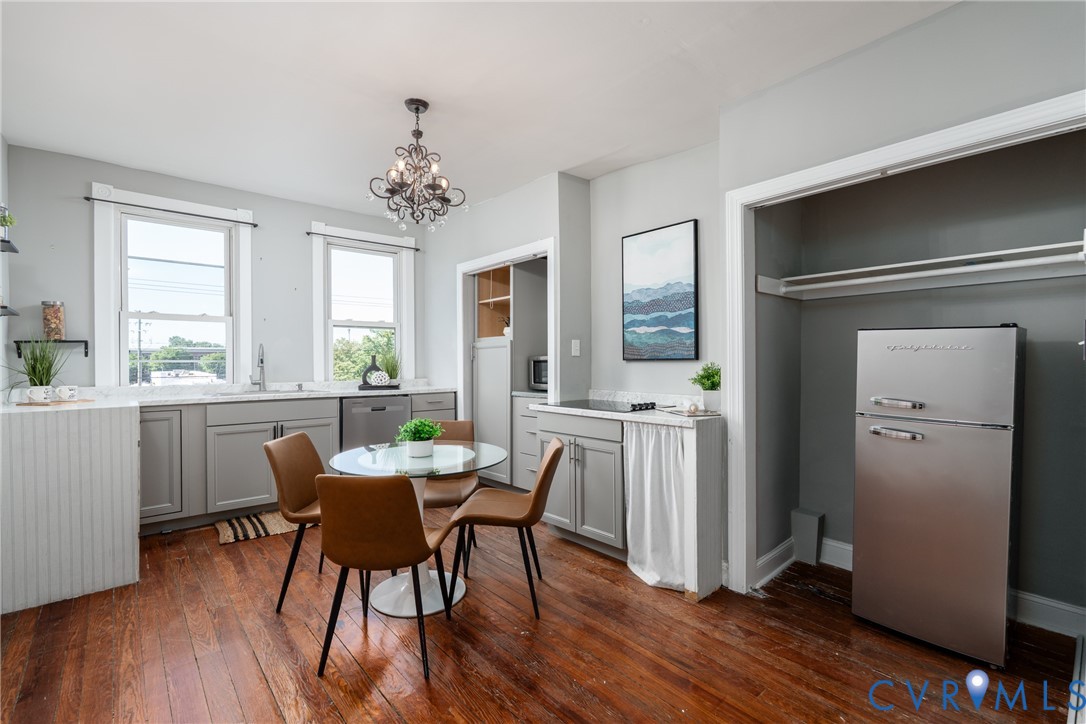 1906 W Main St