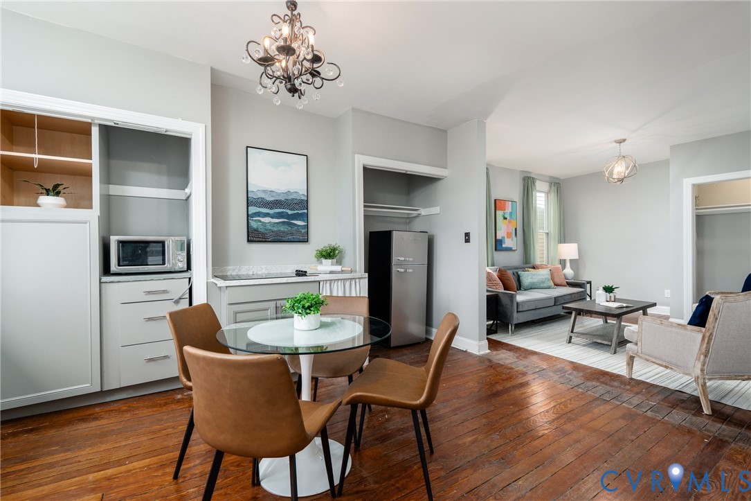1906 W Main St