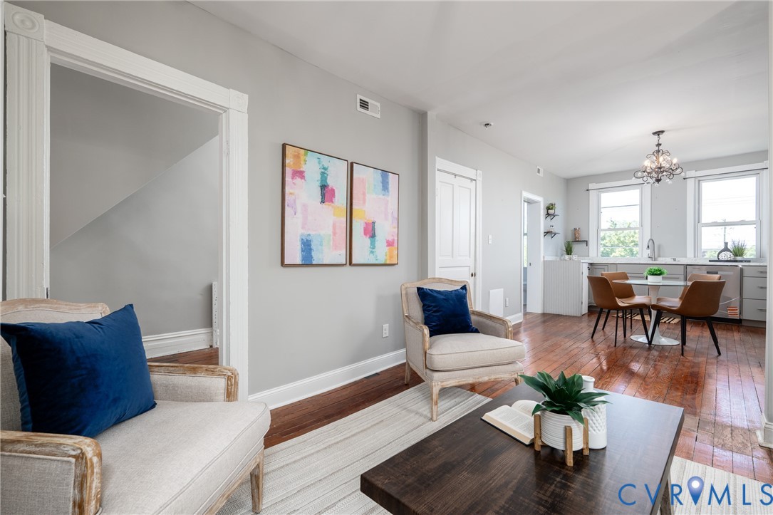1906 W Main St