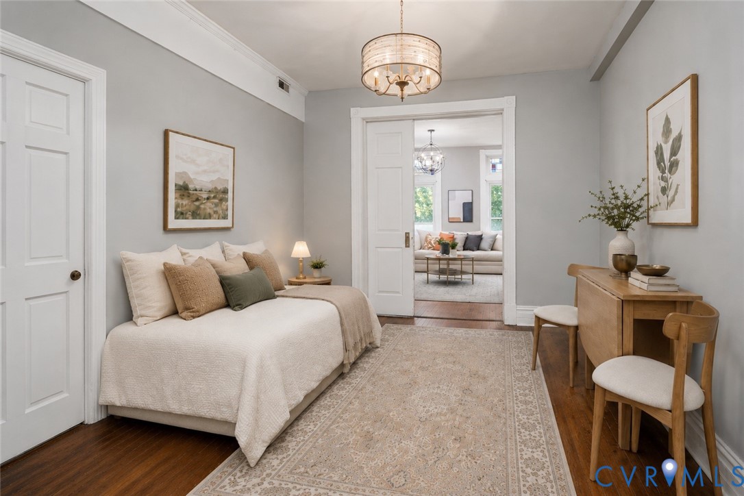 1906 W Main St