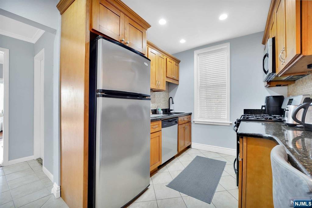250 Clendenny Avenue 3