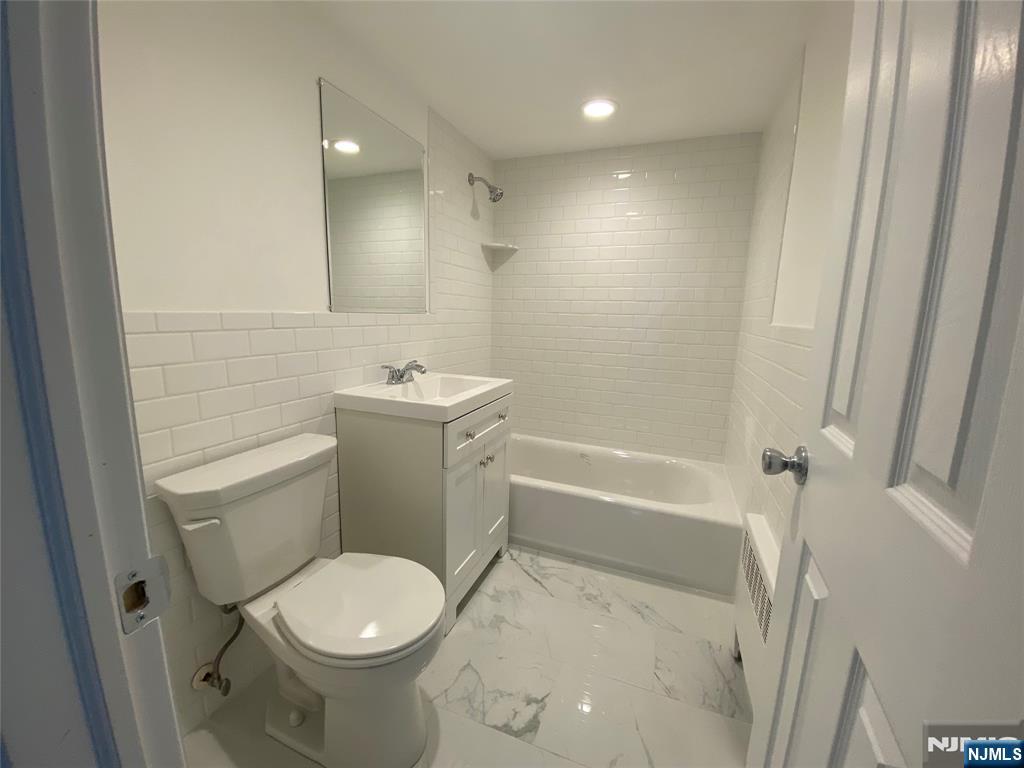 838 Main C