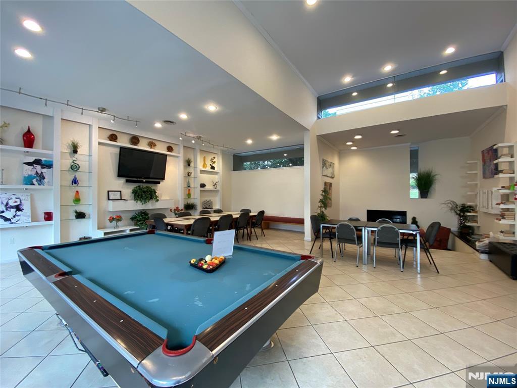 838 Main C