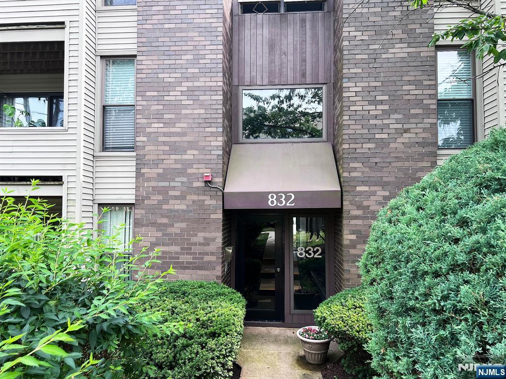 832 Main
