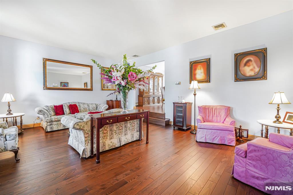 621 Bloomfield Avenue