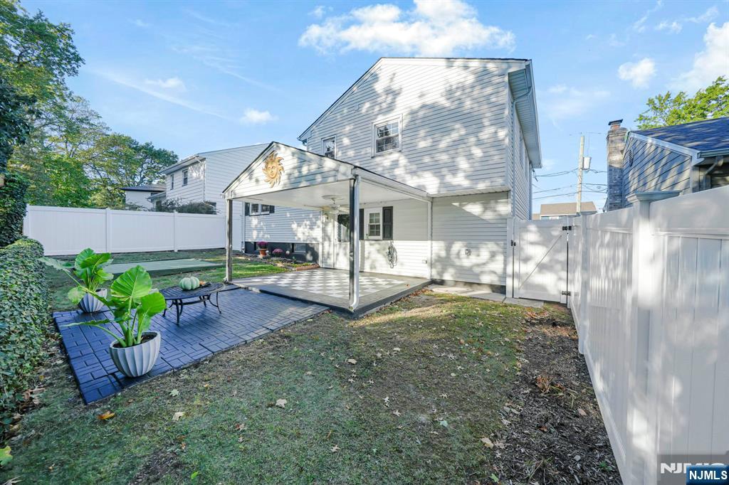3 Faber Place