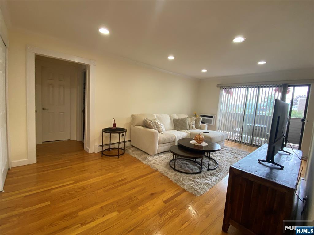 824 Main