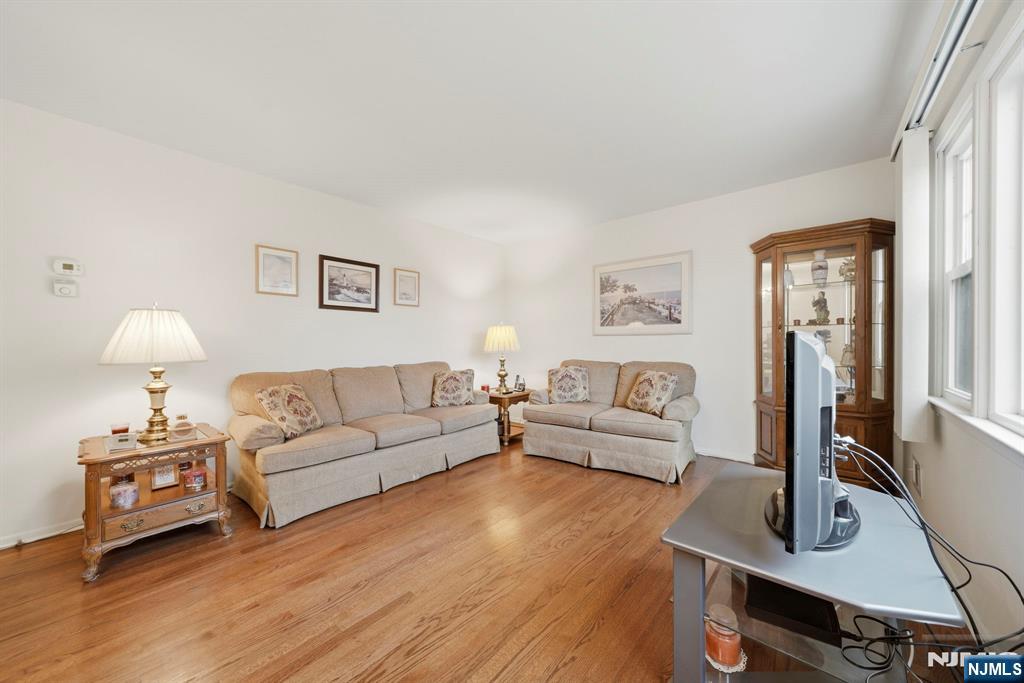 32 Crestwood Avenue