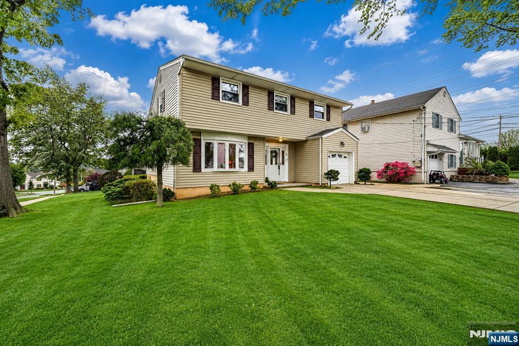 32 Crestwood Avenue