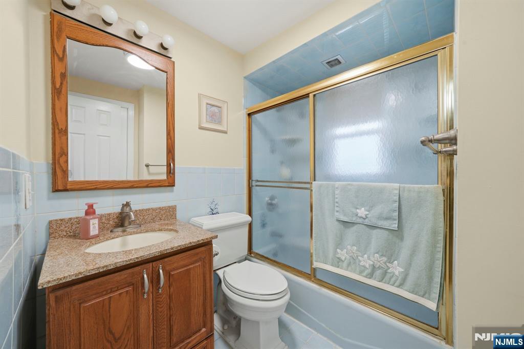 32 Crestwood Avenue