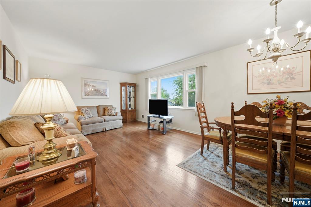 32 Crestwood Avenue