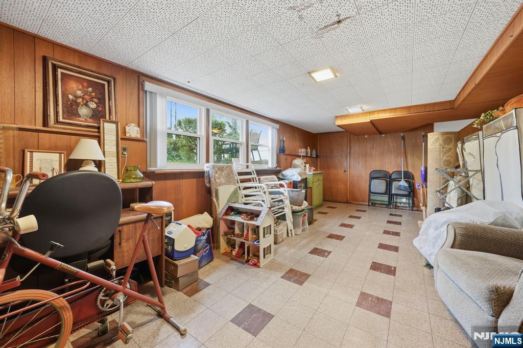 32 Crestwood Avenue