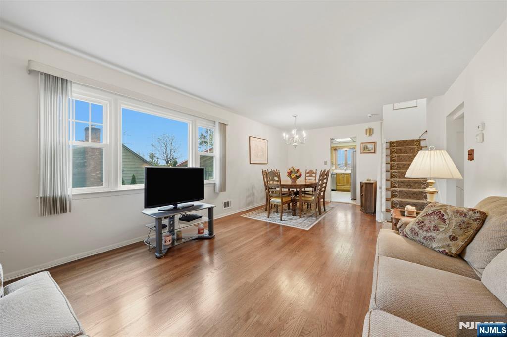 32 Crestwood Avenue