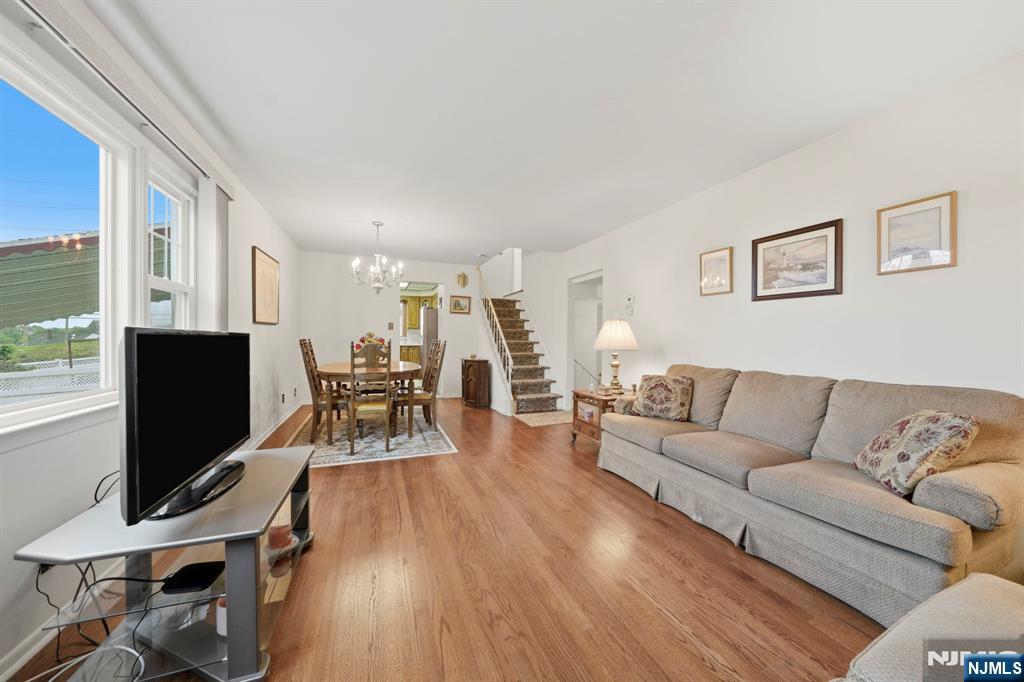 32 Crestwood Avenue