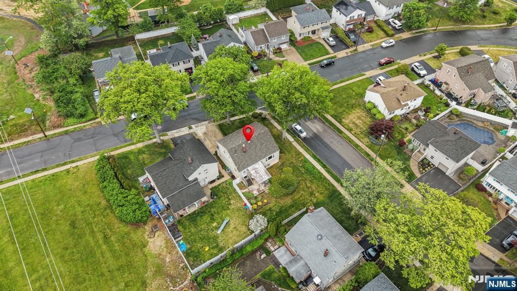 32 Crestwood Avenue