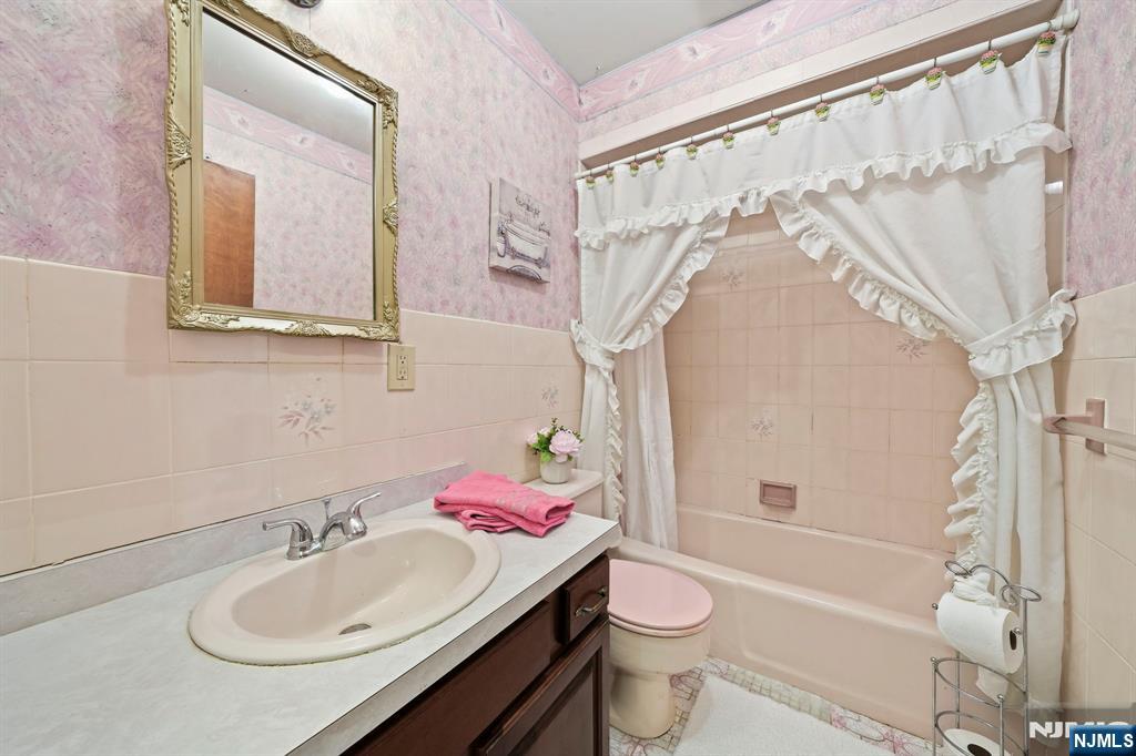 621 Bloomfield Avenue