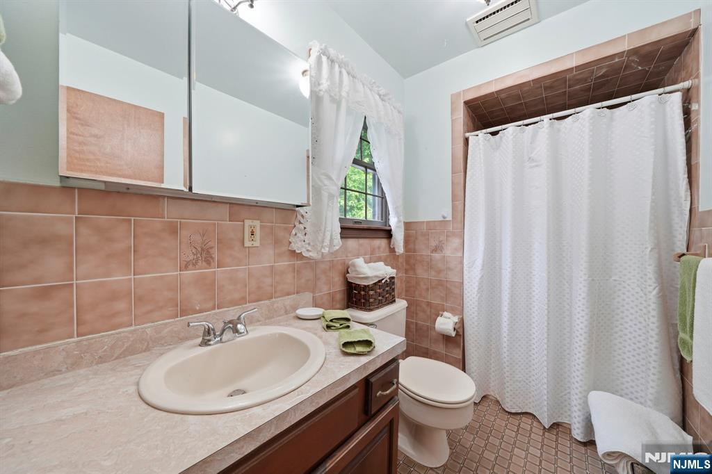 621 Bloomfield Avenue