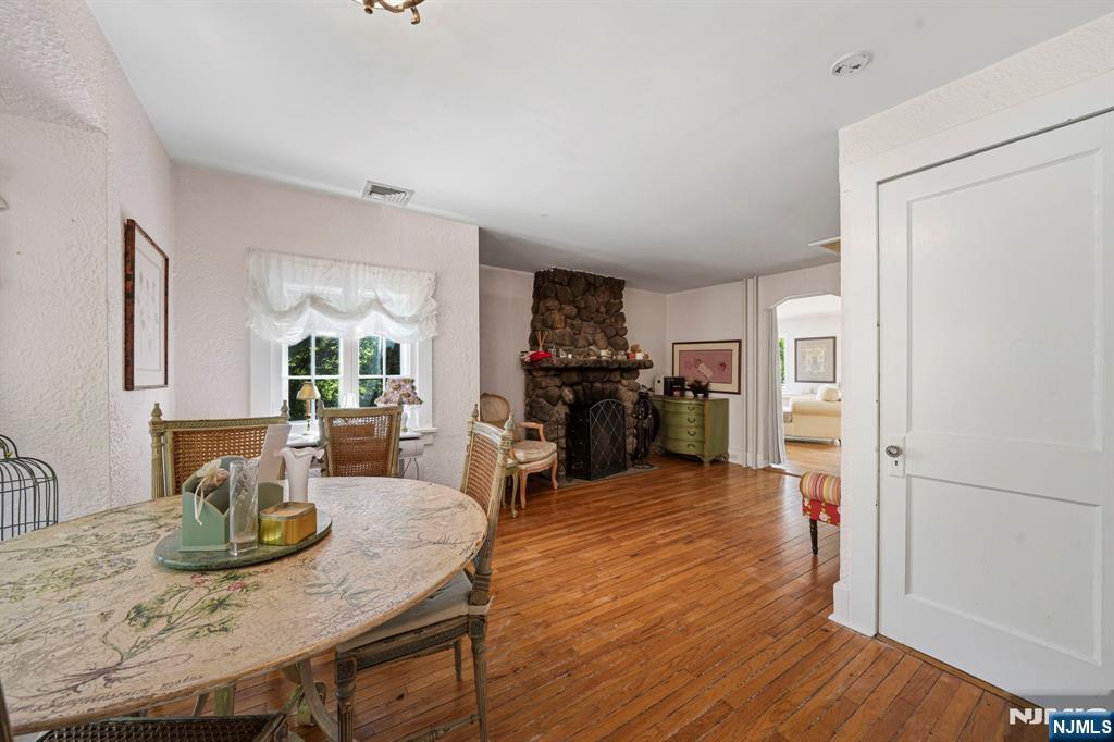 716 Colonial Road